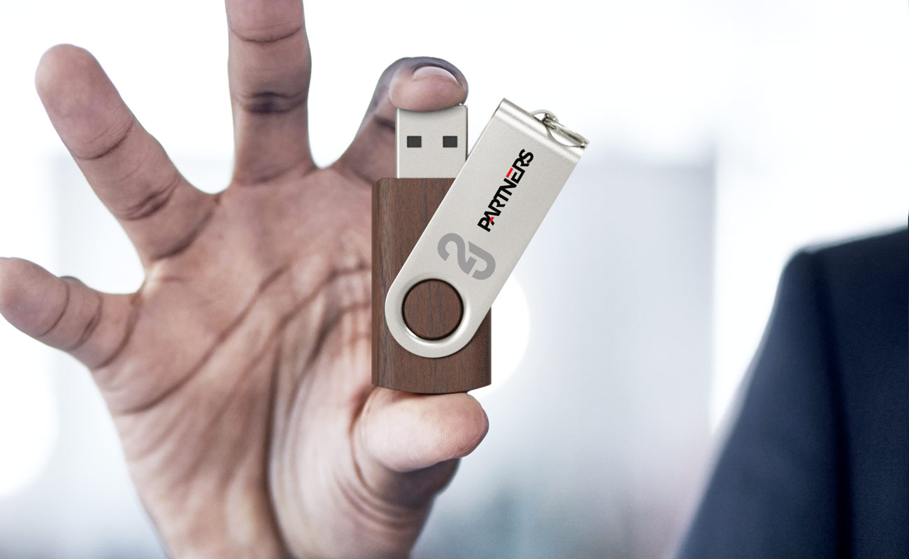 Twister Wood - Drewniany Pendrive z Grawerem gallery thumbnail